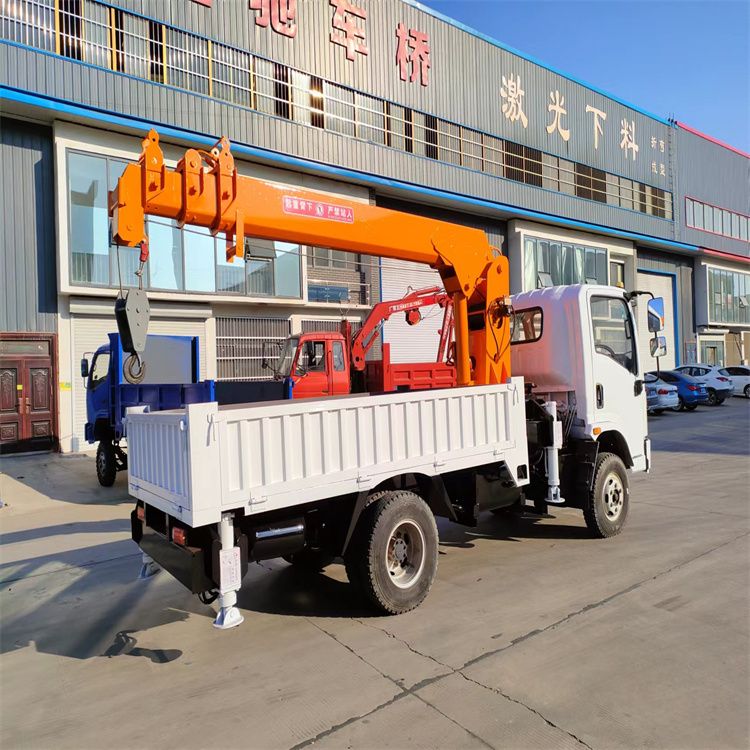 双辽市三轮随车吊定制 农用改装机自备吊中瑞长期出售